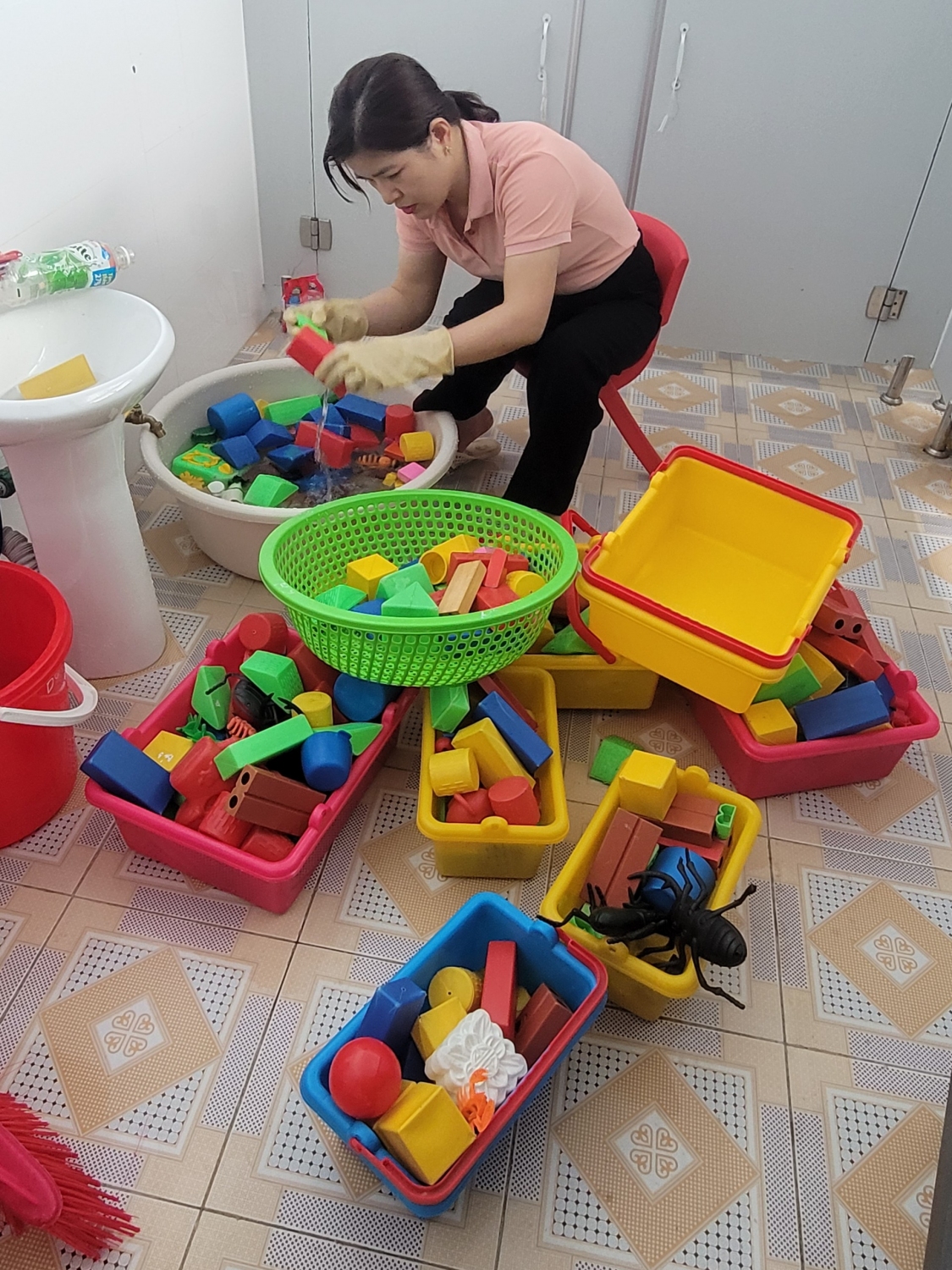 TRƯỜNG MẦM NON THANH TRƯỜNG TÍCH CỰC THỰC HIỆN CÁC BIỆN PHÁP PHÒNG CHỐNG BỆNH ĐAU MẮT ĐỎ